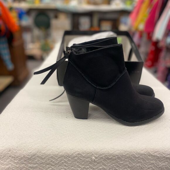 Sears Ladies 7.5 Black  heel Bootie - Picture 5 of 8